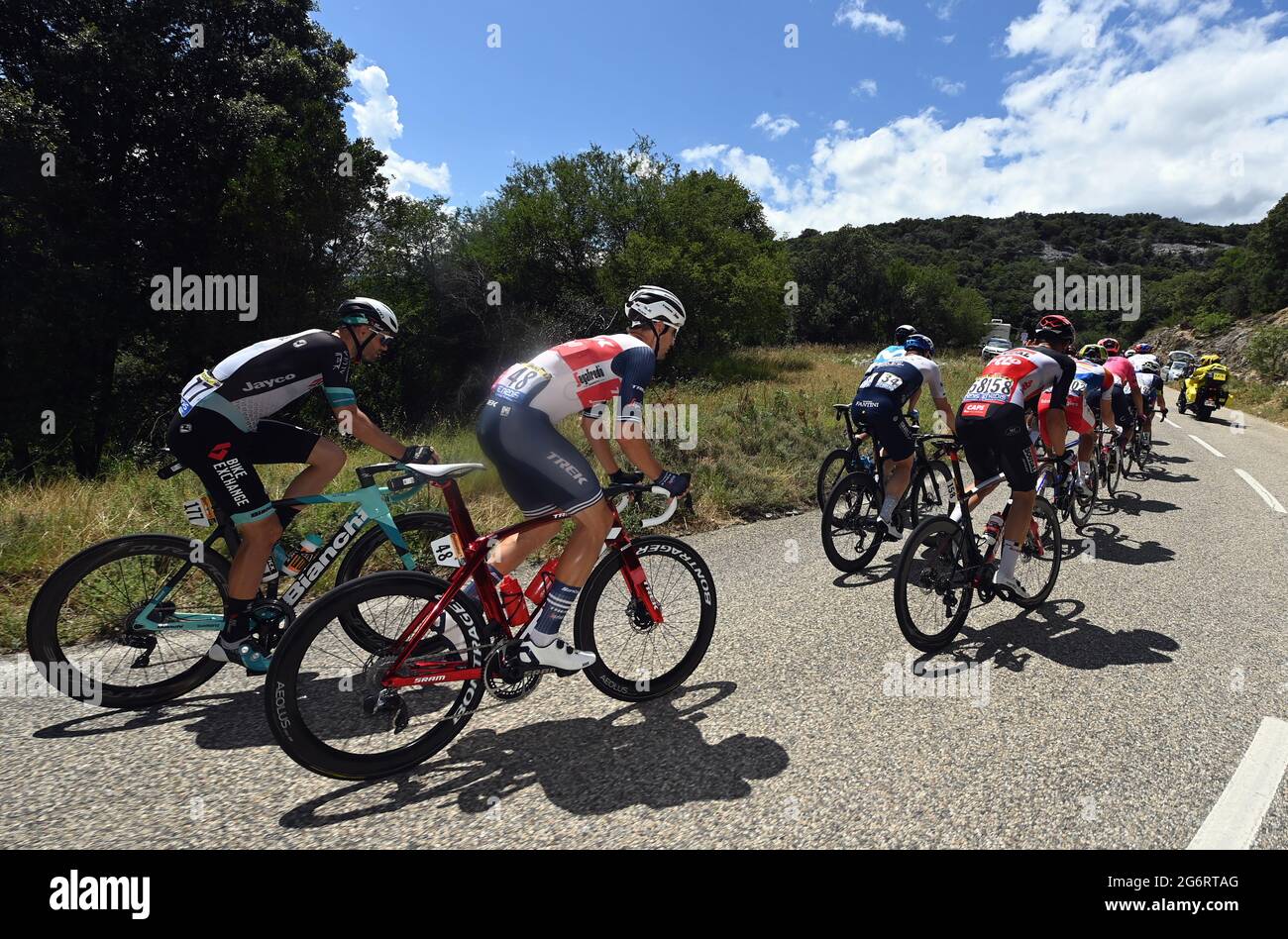 Der Amerikaner Neilson Powless von EF Education - Nippo 2021 und der Belgier Edward Theuns von Trek-Segafredo in Aktion während der Etappe 12 der 108. Ausgabe Stockfoto