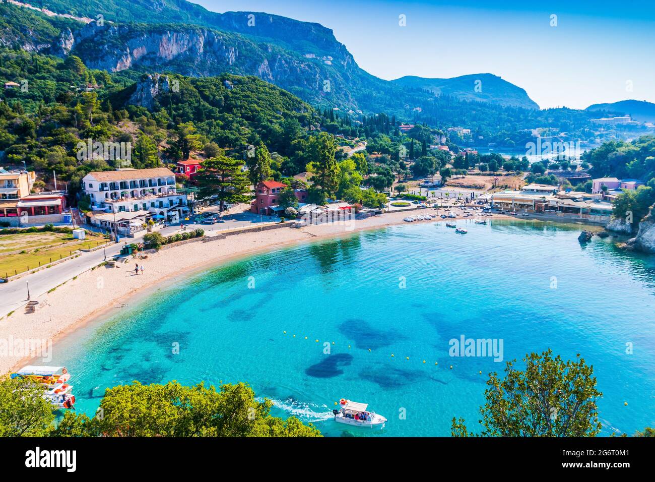 Korfu, Griechenland. Blick auf den Strand von Paleokastritsa, Korfu, Griechenland. Stockfoto