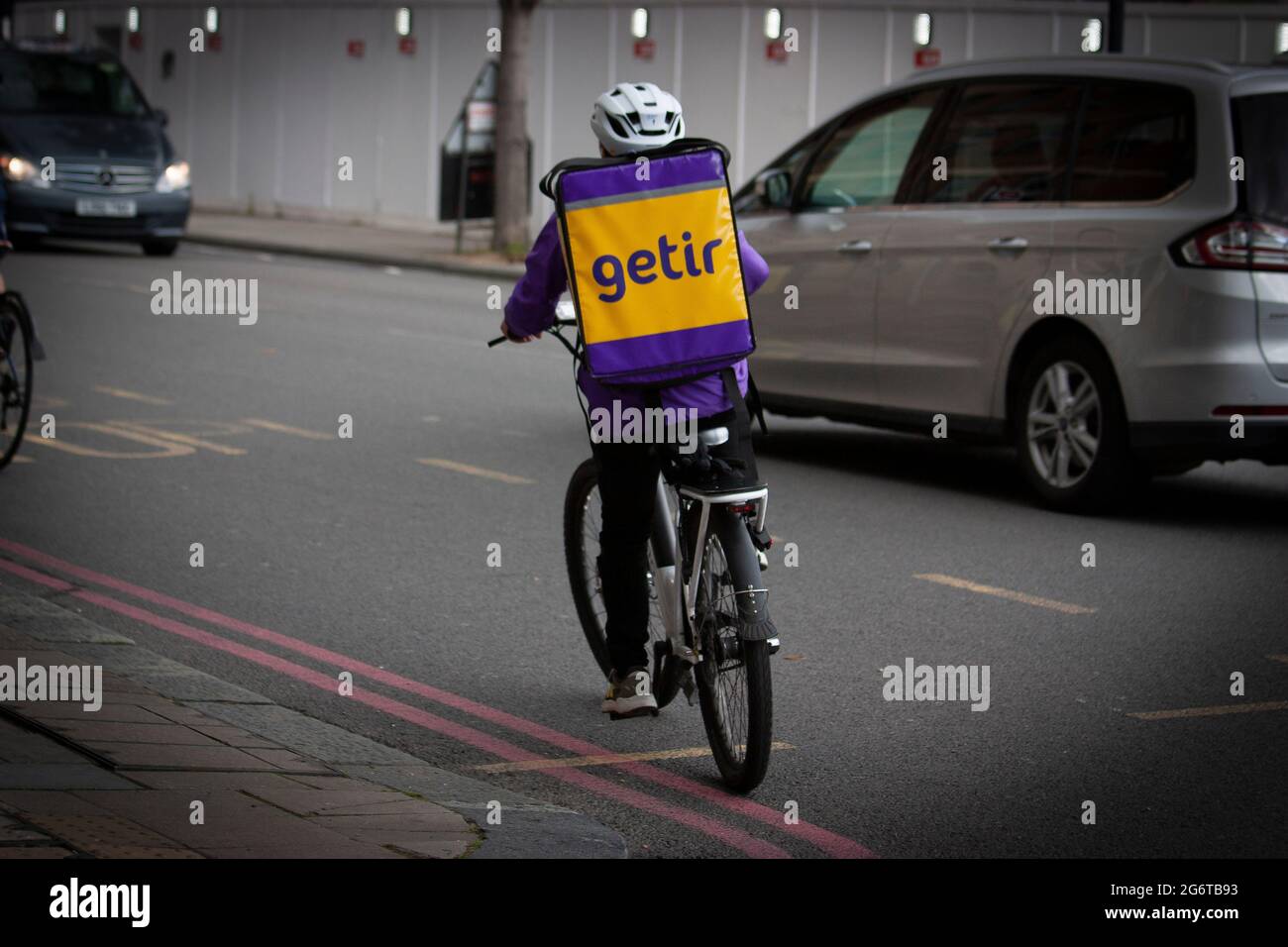 E-Bike-Fahrer des App-basierten Getir Start-up-Lebensmittelzulieferers, in London Stockfoto