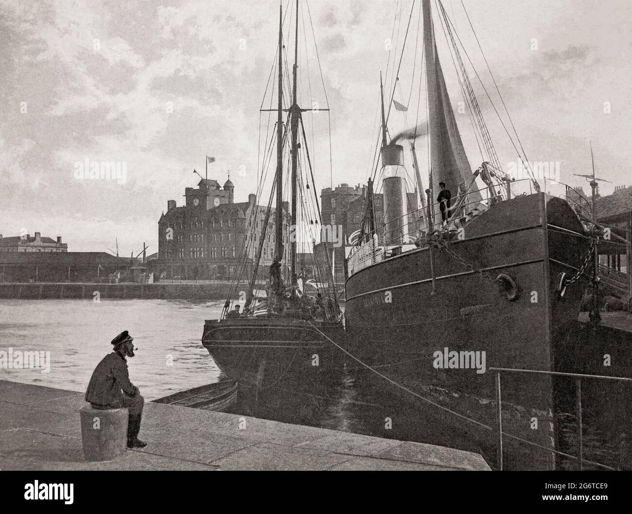Eine Ansicht eines einsamen Matrosen aus dem späten 19. Jahrhundert in Leith, einem Hafen im Norden der Stadt Edinburgh, Schottland, an der Südküste des Firth of Forth. Zu den maritimen Aktivitäten gehörten der Schiffbau, die Fischerei als wichtige entrepôt für den schottischen Heringshandel und der Walfang. Letzteres fand in lokalen und isländischen Gewässern statt (der letzte Wal im Firth of Forth wurde 1834 gefangen. Stockfoto