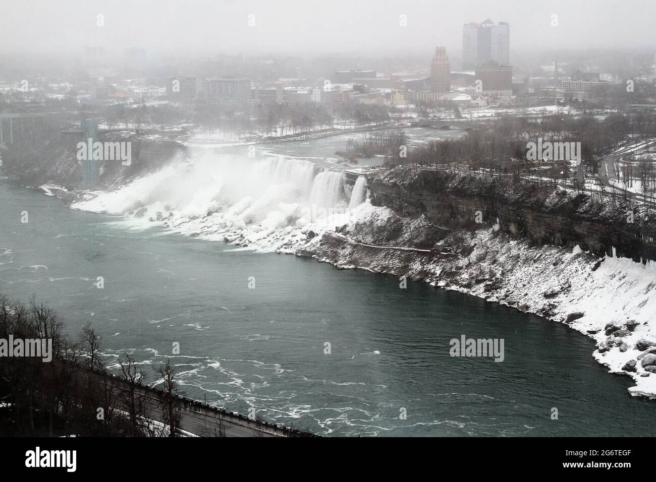 Teil der Niagarafälle im Winter Stockfoto