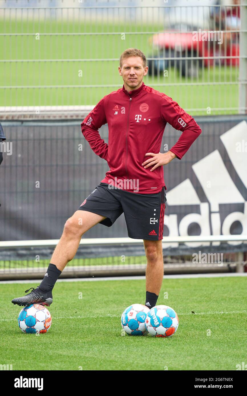 München, 7. Juli 2021, Trainer Julian Nagelsmann (FCB), Teamchef, Headcoach, Trainer, beim Training des FC BAYERN MÜNCHEN am 7. Juli 2021 in München, Deutschland Saison 2021/2022, Spieltag x, 1.Bundesliga, FCB, München, x.Spieltag. © Peter Schatz / Alamy Live News Stockfoto