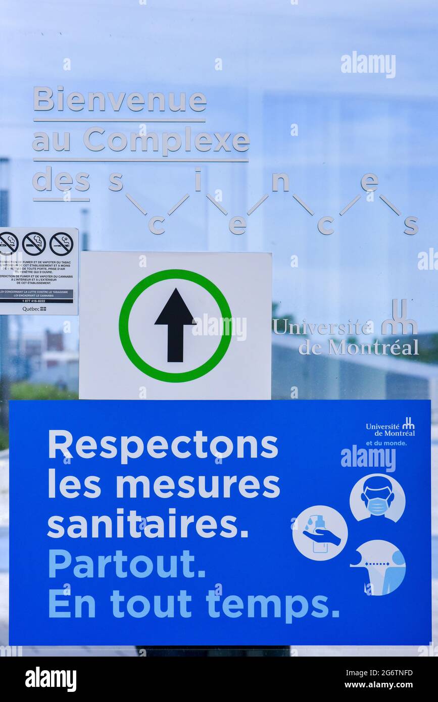 „Respect the sanitary massnahmen“ heißt es in dieser öffentlichen Bekanntmachung am Eingang der Universität von Montreal, Montreal, Kanada Stockfoto