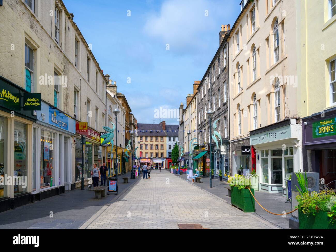 Geschäfte und Cafés auf der St. John's Street im Stadtzentrum, Perth, Schottland, Großbritannien Stockfoto