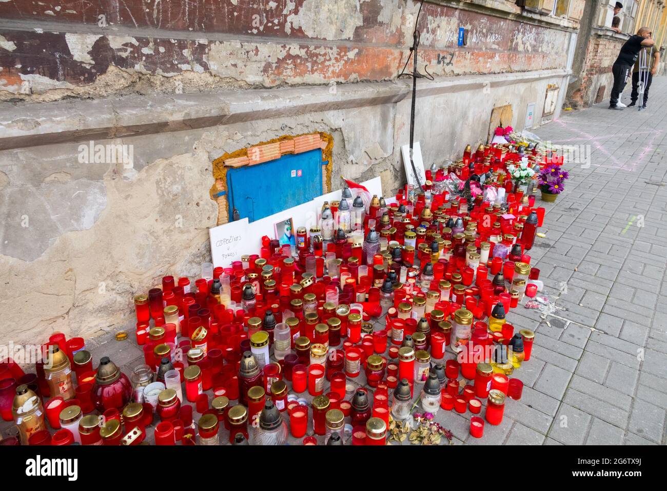 Ein Ort der Ehrfurcht vor dem Mann, der nach der Polizeiintervention Teplice Tschechische Republik starb Stockfoto