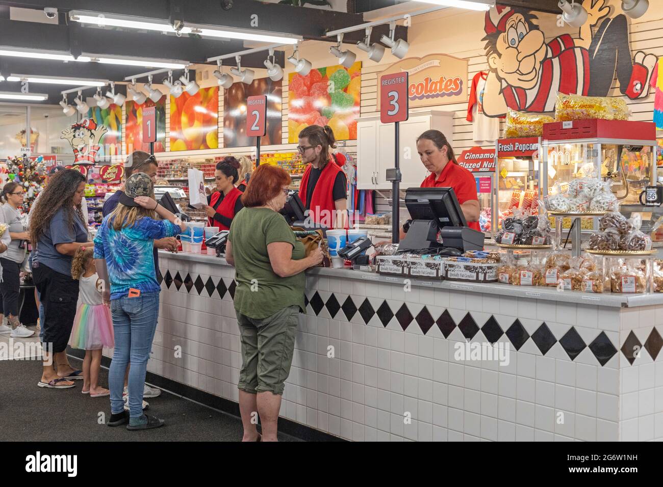 Phillipsburg, Missouri - Redmon's Candy Factory, ein großes Süßwarengeschäft, das für Reisende im Südwesten von Missouri stark beworben wird. Stockfoto