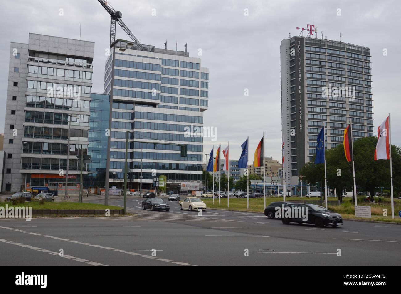 Ernst-Reuter-Platz in Berlin, Deutschland - Juli 8 2021 Stockfotografie ...