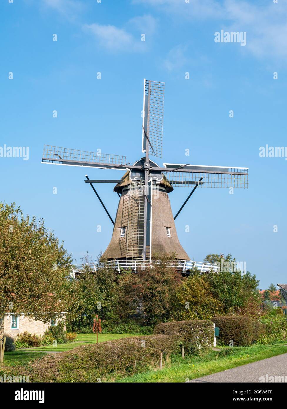 Windmühle Swaechmermolen oder Langweerder molen in Langweer, De Fryske Marren, Friesland, Niederlande Stockfoto