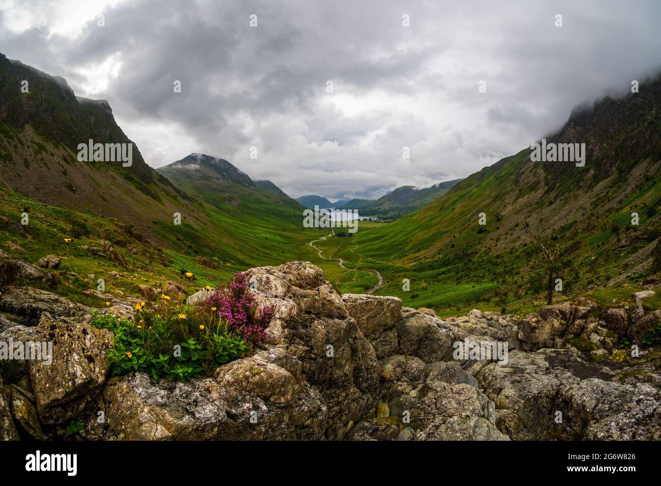 Buttermere aus Warnscale Beck, Lake District, Großbritannien Stockfoto