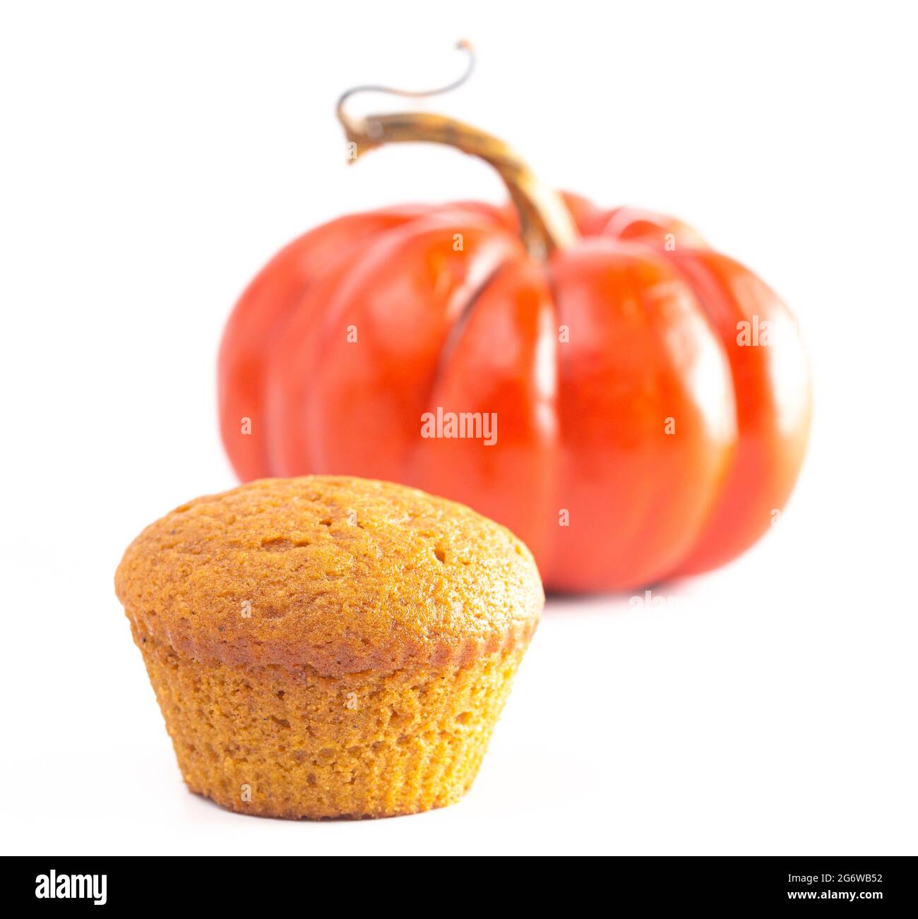 Kürbis Gewürz Muffins isoliert auf einem weißen Hintergrund Stockfoto
