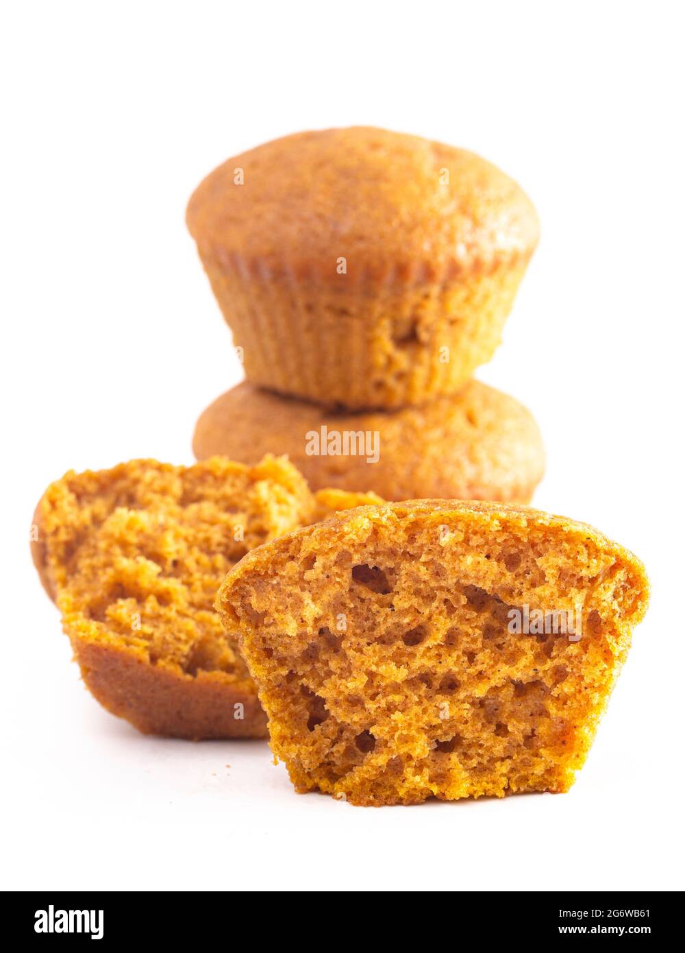 Kürbis Gewürz Muffins isoliert auf einem weißen Hintergrund Stockfoto