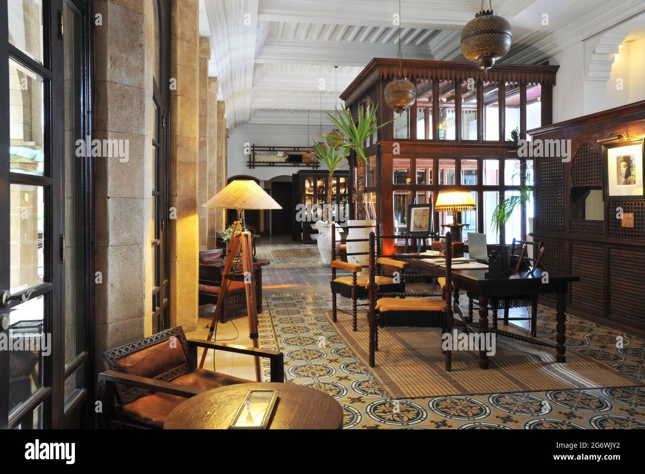 MAROKKO, DEM SÜDEN. ESSAOUIRA. DAS RELAIS&CHATEAUX L'HEURE BLEUE PALAIS, DAS 2004 ERÖFFNET WURDE UND DER FAMILIE AZOULAY GEHÖRT, WURDE VON DER F RENOVIERT Stockfoto