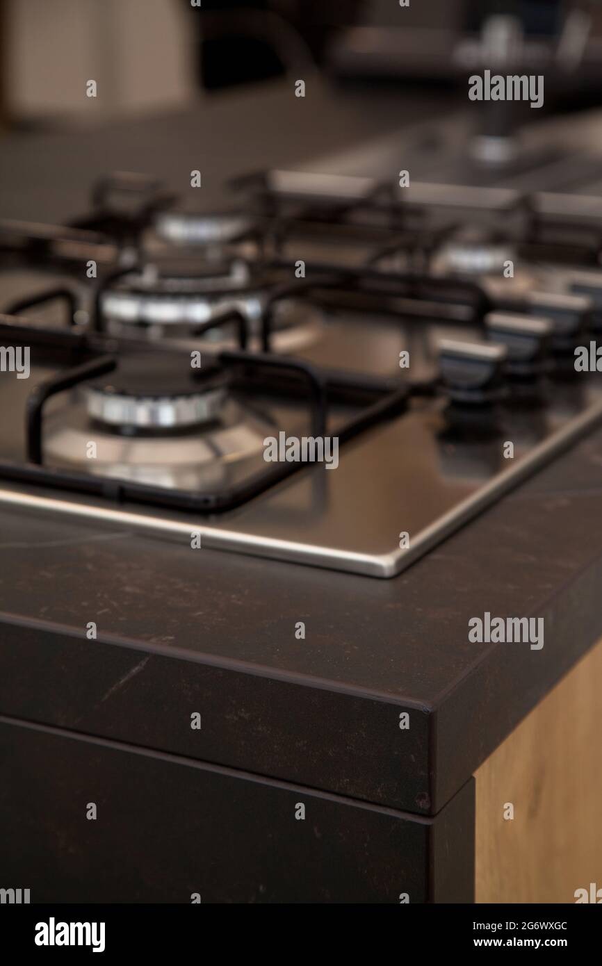 Moderne luxuriöse Küche und Edelstahl Einbau-Gas-Ofen Stockfoto
