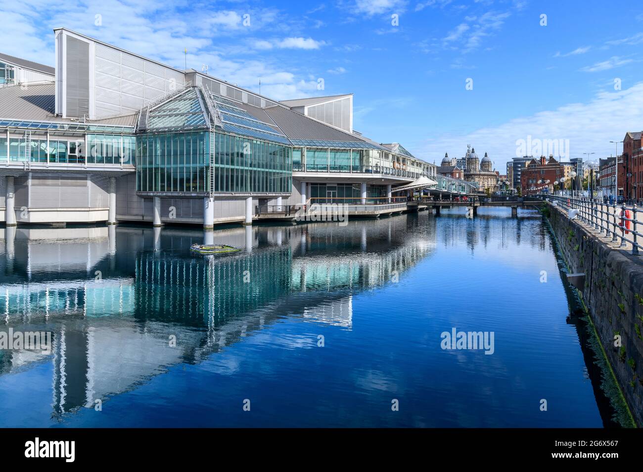 Princes Quay Einkaufszentrum in der Nähe der Marina in Hull. Das Zentrum ist auf Stelzen über dem Prince's Dock gebaut, nach dem es benannt ist. Es wurde 1991 eröffnet. Stockfoto