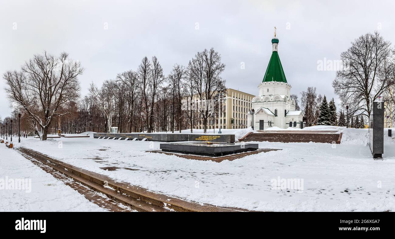 Nischni Nowgorod, Russland -25, Februar 2017, Erzengel-Kathedrale. Ewige Flamme. Das Gedächtnis des Krieges 1941-1945. Winter. Stockfoto