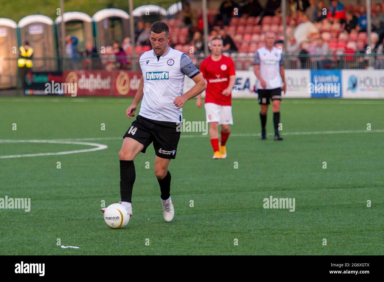 Oswestry, England 08. Juli 2021. UEFA Europa Conference League Erstes Qualifikationsspiel zwischen Bala Town und Larne. Stockfoto