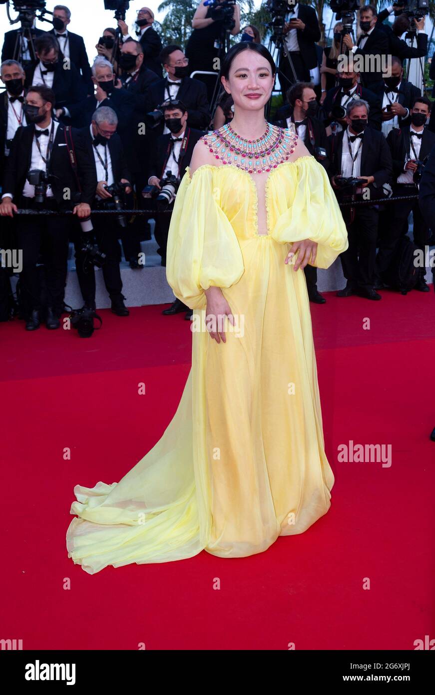 Meng Li nimmt am 06. Juli 2021 an der Eröffnungsfilmpremiere der 74. Jährlichen Filmfestspiele von Cannes im Palais des Festivals in Cannes, Frankreich, Teil. Stockfoto