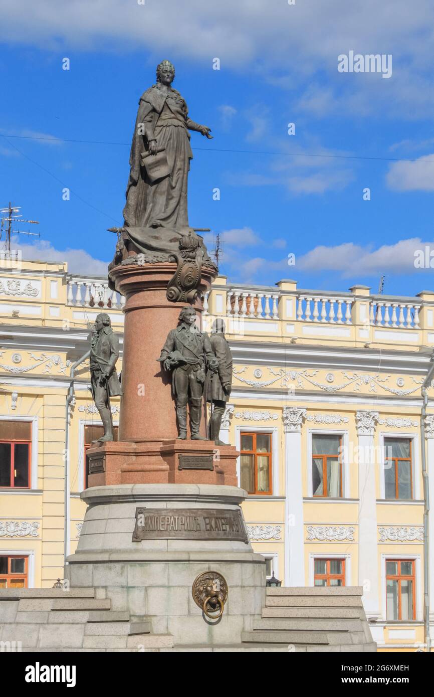 Odessa, Ukraine, 9. Oktober 2012: Bronzestatue der Kaiserin Catherine 2 in Odessa. Vertikale Ausrichtung Stockfoto