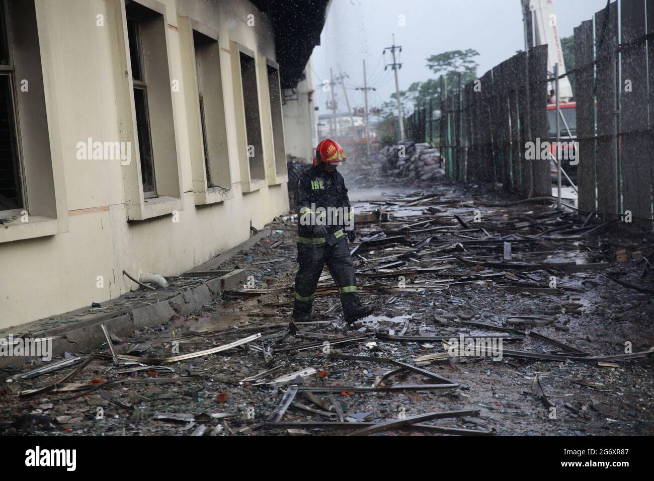 9,2021. Juli: Dhaka, Bangladesch: Mindestens 49 Leichen wurden aus dem sechsstöckigen Gebäude der Lebensmittelfabrik in Rupganj von Naryanganj geborgen und verstarben Stockfoto