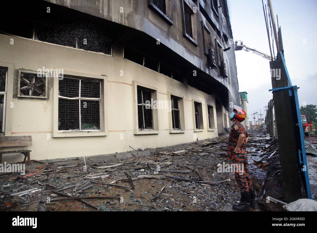9,2021. Juli: Dhaka, Bangladesch: Mindestens 49 Leichen wurden aus dem sechsstöckigen Gebäude der Lebensmittelfabrik in Rupganj von Naryanganj geborgen und verstarben Stockfoto