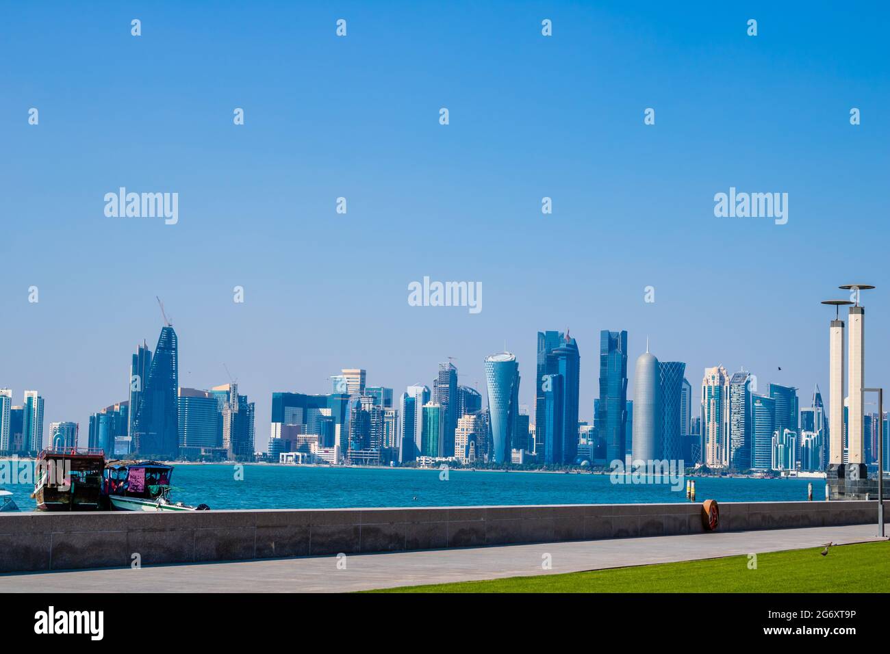 Skylines of Middle East, Qatar in der Stadt Doha, von corniche neben MIA Park Stockfoto