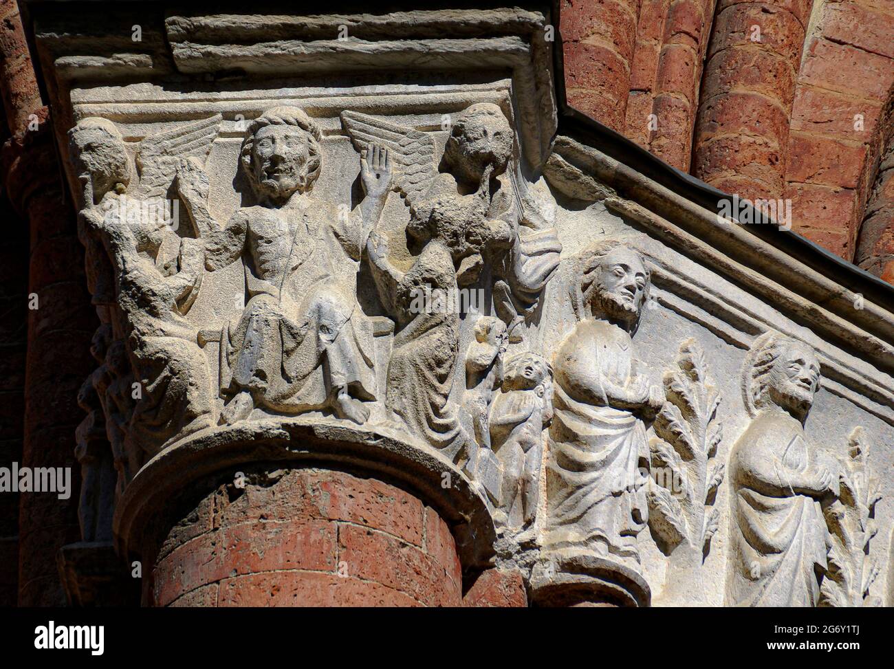 Italien Piemont Asti Catgedral rilief Detail des Portals Stockfoto