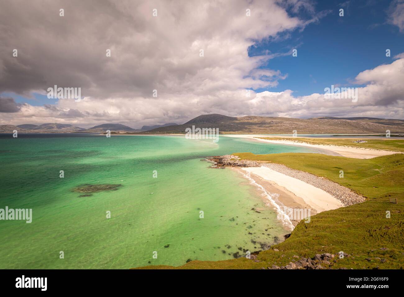 Eine HDR-Aufnahme im Sommer 3 von Traigh Sheileboist und Traigh Losgaintir auf der Isle of Harris, Äußere Hebriden, Western Isles, Schottland. 20. Juni 2021 Stockfoto
