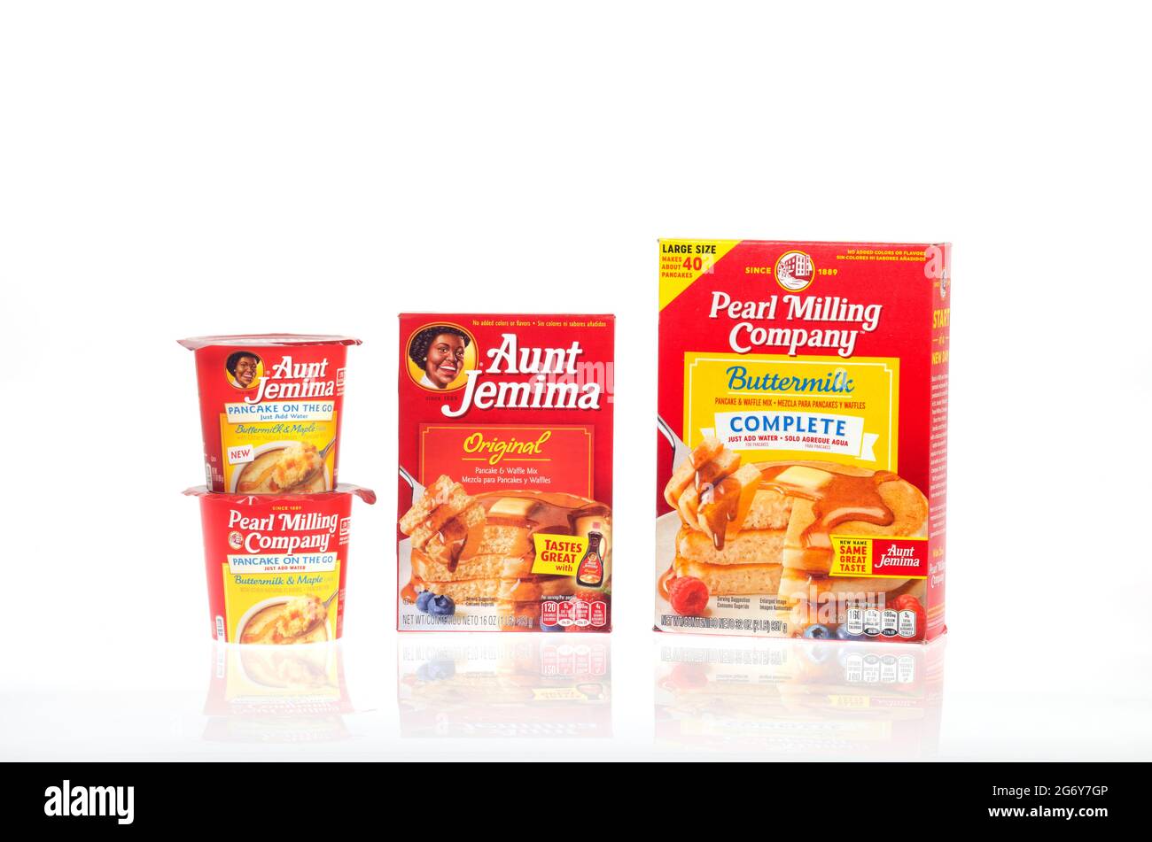 Pearl Milling Company & Tante Jemima Pancake Mix Boxen und Instant On The Go Becher Stockfoto