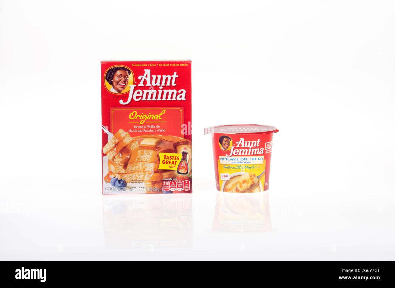 Tante Jemima Pancake Mix Box und On the Go Cups Stockfoto