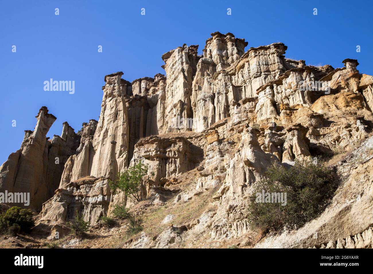 Vulkanische Gesteinsmuster im Kula-Distrikt von Manisa, Türkei-Land Stockfoto