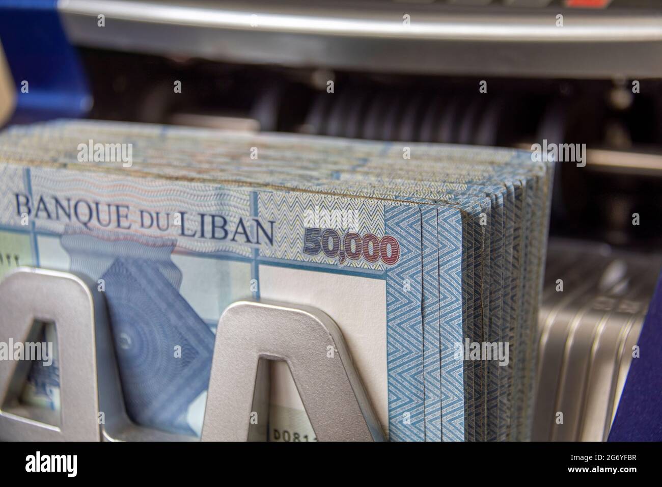 Libanesische Lira (Pfund) Währung in einer Geldzählmaschine. Stockfoto