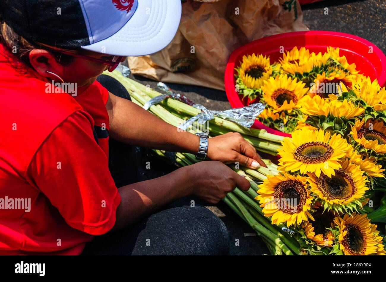 Rückseite des Blumenverkäufers in Cusco, Peru. Stockfoto