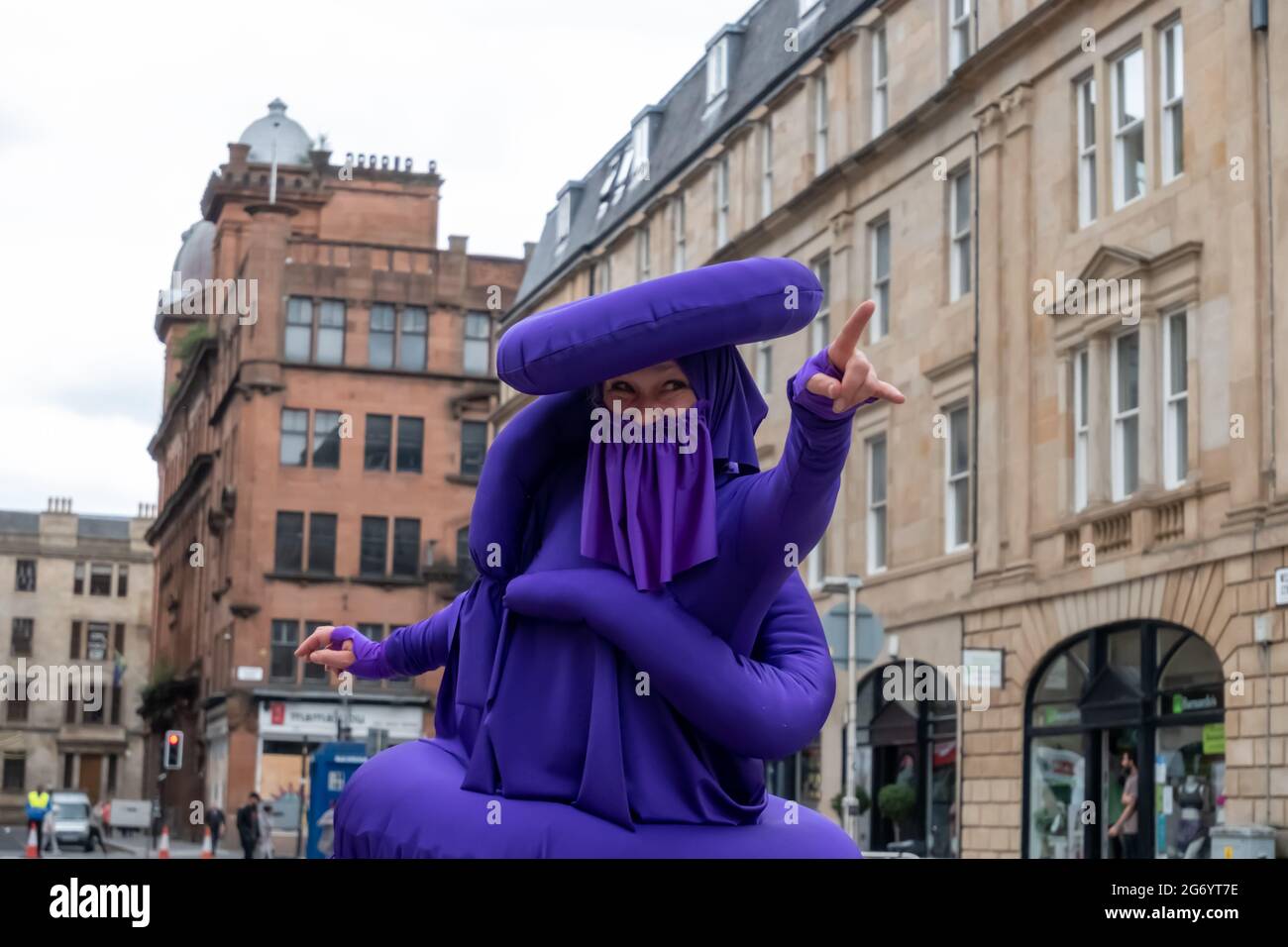 Glasgow, Schottland, Großbritannien. Juli 2021. Aufführung während des Merchant City Festivals. Kredit: Skully/Alamy Live Nachrichten Stockfoto