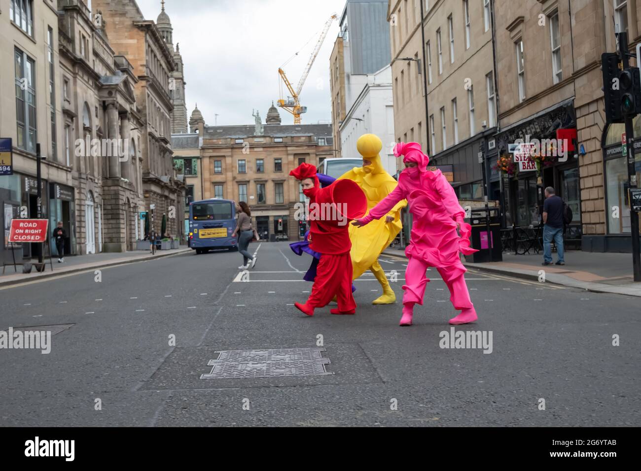 Glasgow, Schottland, Großbritannien. Juli 2021. Aufführung während des Merchant City Festivals. Kredit: Skully/Alamy Live Nachrichten Stockfoto