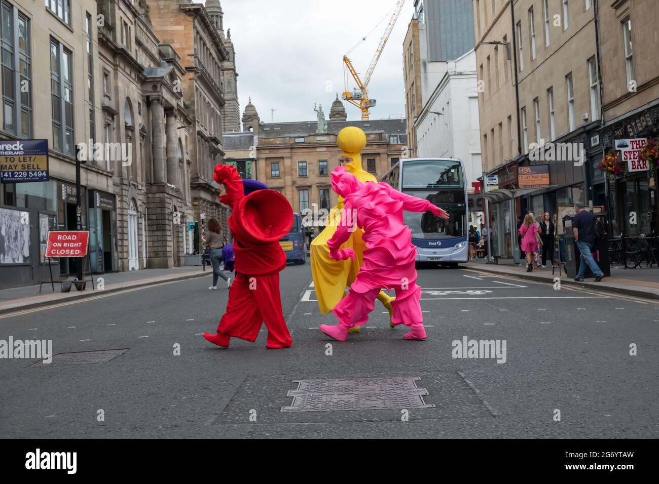 Glasgow, Schottland, Großbritannien. Juli 2021. Aufführung während des Merchant City Festivals. Kredit: Skully/Alamy Live Nachrichten Stockfoto