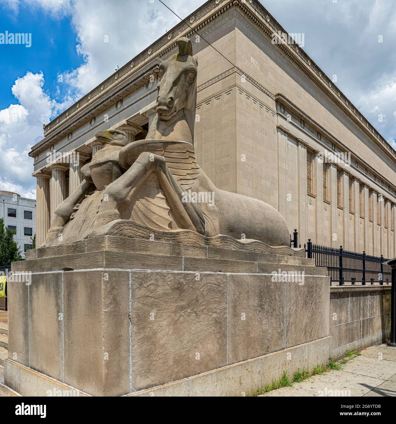 Das war Memorial, 101 North Gay Street, ehrt alle Kriegsveteranen in Maryland. Es wurde von Lawrence Hall Fowler entworfen; Seepferde von Edmond R. Amateis. Stockfoto