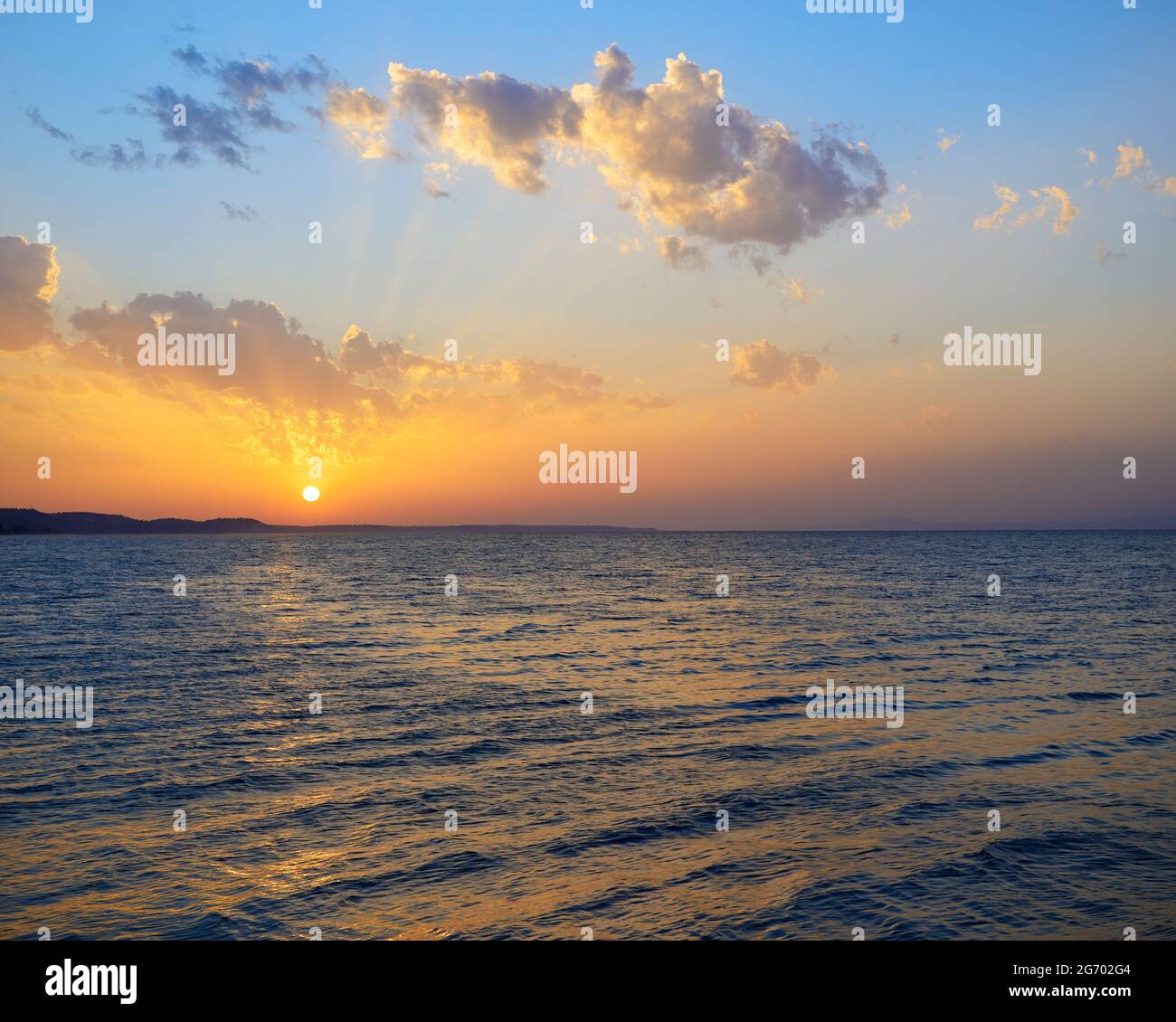 Sonnenuntergang Meereslandschaft über der Ägäis, Kassandra, Chalkidiki, Griechenland Stockfoto