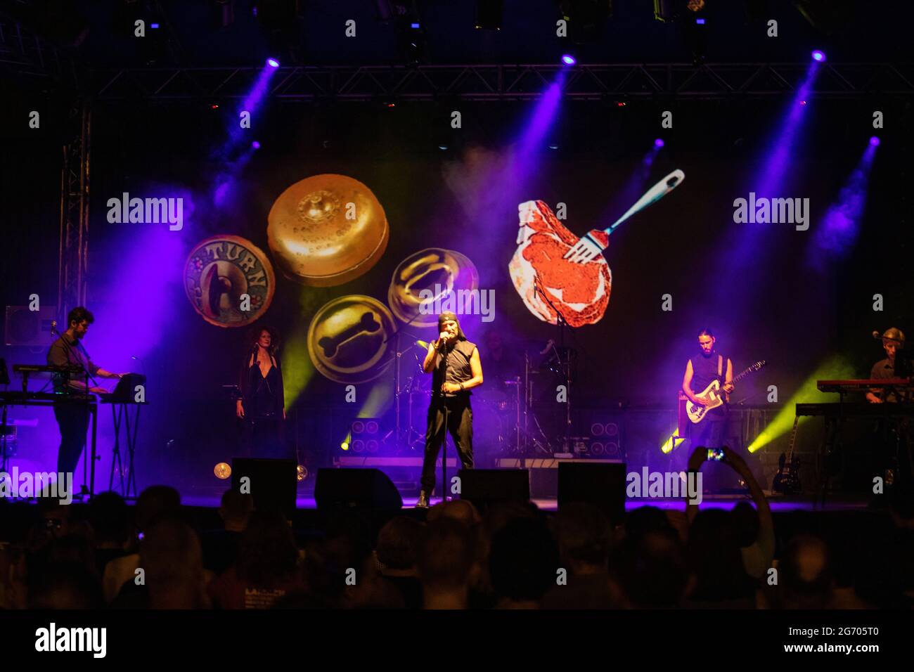 Foto vom ersten großen Konzert nach den COVID-Einschränkungen in der Zagreb Hall der slowenischen Industrieband Laibach, Julay 2012. Stockfoto