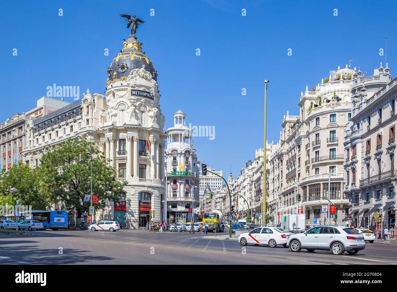 Madrid, Spanien - 01. September 2016: Gran Via und Metropolgebäude in der Stadt Madrid Stockfoto