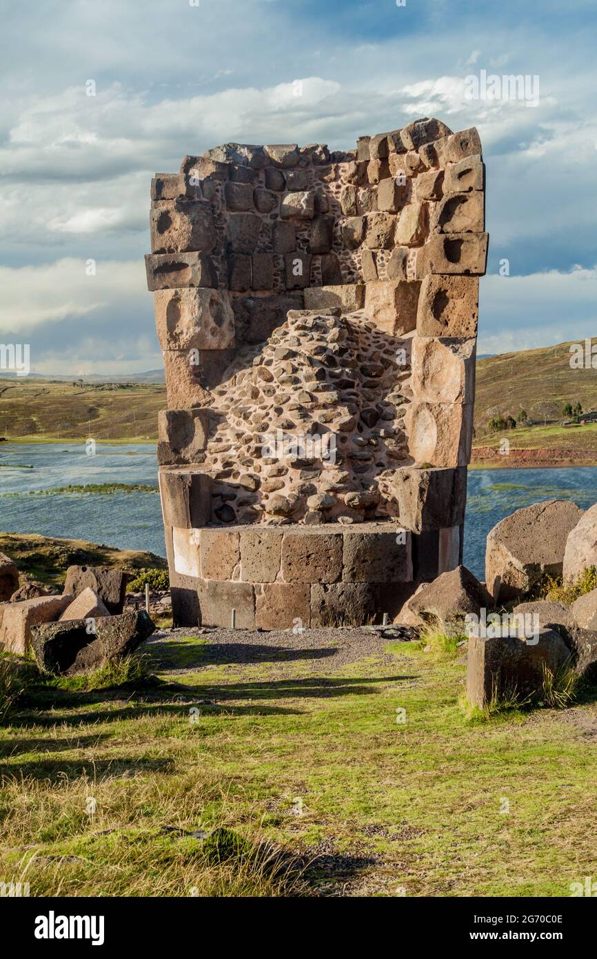 Ruine eines Grabturms in Sillustrani, Peru Stockfoto