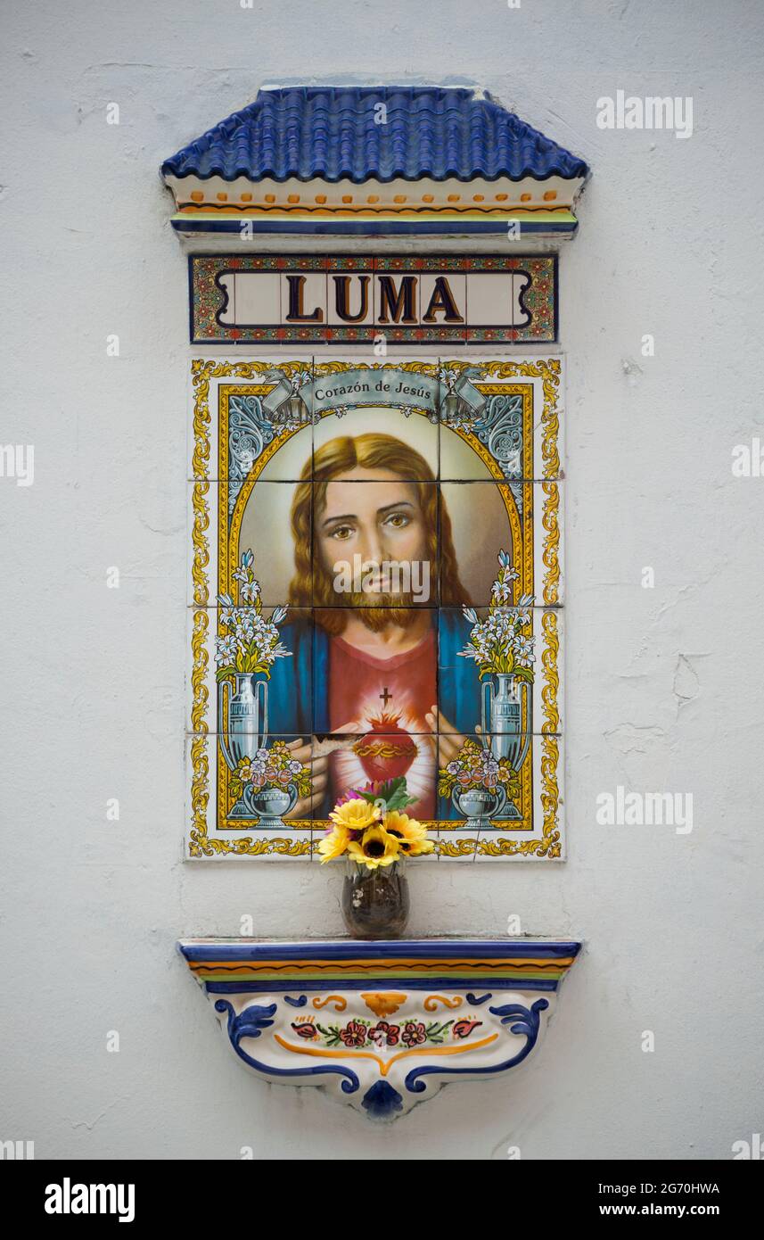 Porträt von Jesus Christus mit glühendem Herzen in der Calle De la Fortaleza im alten San Juan, Puerto Rico, USA. Stockfoto