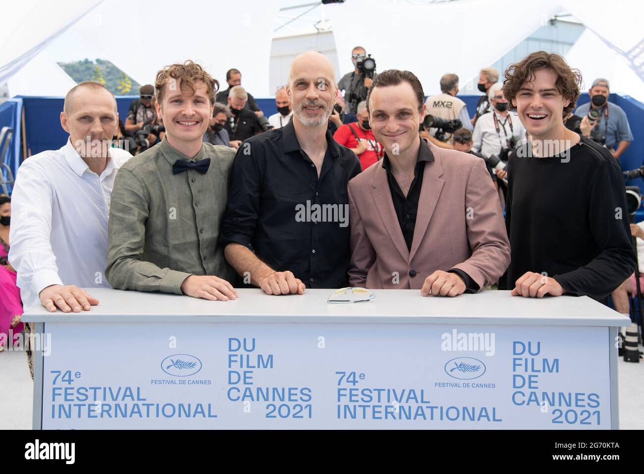 Cannes, Frankreich. Juli 2021. Georg Friedrich, Anton von Lucke, Sebastian Meise, Franz Rogowski, Thomas Prenn beim Besuch der Great Freedom Photocall im Rahmen der 74. Internationalen Filmfestspiele von Cannes am 09. Juli 2021 in Cannes, Frankreich. Foto von Aurore Marechal/ABACAPRESS.COM Quelle: Abaca Press/Alamy Live News Stockfoto