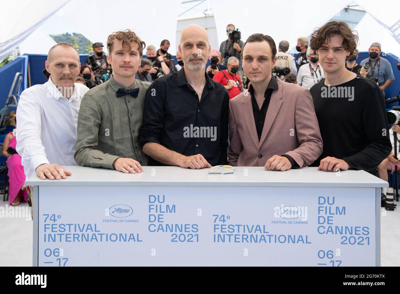 Cannes, Frankreich. Juli 2021. Georg Friedrich, Anton von Lucke, Sebastian Meise, Franz Rogowski, Thomas Prenn beim Besuch der Great Freedom Photocall im Rahmen der 74. Internationalen Filmfestspiele von Cannes am 09. Juli 2021 in Cannes, Frankreich. Foto von Aurore Marechal/ABACAPRESS.COM Quelle: Abaca Press/Alamy Live News Stockfoto