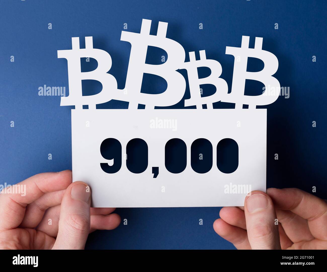 Hände mit einem Bitcoin-Kryptowährung 90,000-Marktpreispunkt-Zeichen Stockfoto