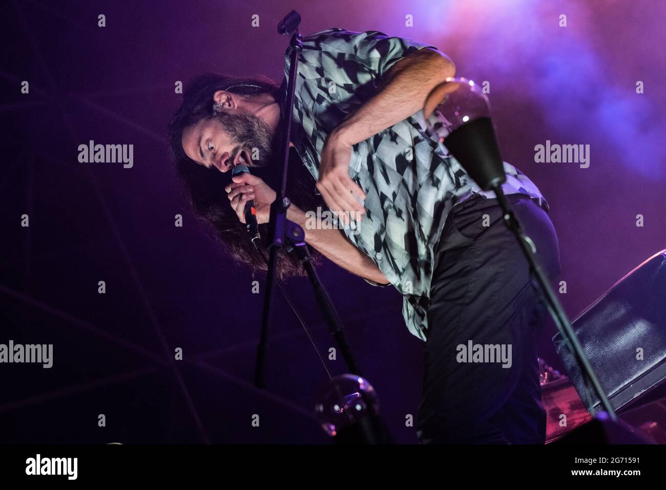 Italien. Juli 2021. AimOne Romizi durante Fast Animal and Slow Kids - Dammi piu Tempo (Il Tour Acustico), Konzert in Bellaria Igea Marina (RN), Italia, 09 luglio 2021 Credit: Independent Photo Agency Srl/Alamy Live News Stockfoto