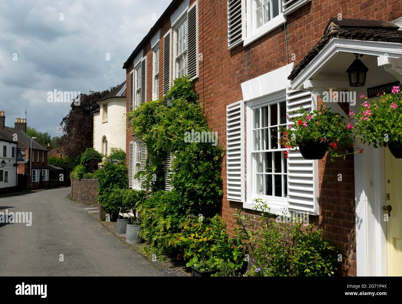 Main Street, Shenstone, Staffordshire, England, Großbritannien Stockfoto