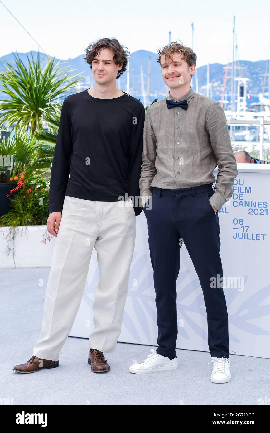 Palais des Festivals, Cannes, Frankreich. 9. Juli 2021. Thomas Prenn und Anton von Lucke posiert bei der Great Freedom Photocall. Personen Im Bild, Thomas Prenn , Anton Von Lucke. Bild von Julie Edwards./Alamy Live News Stockfoto