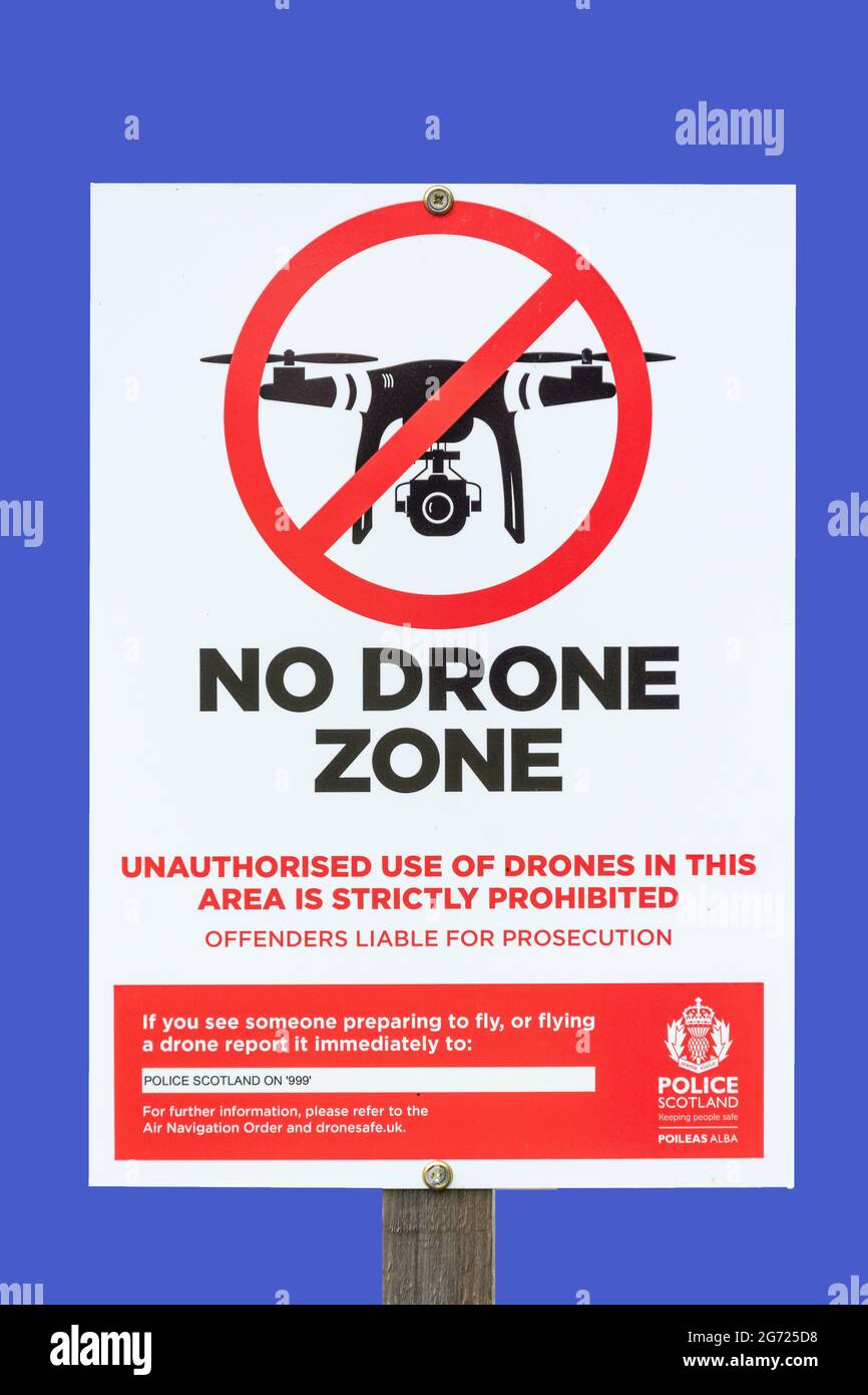 Kein Drohnenschild auf South Lawn, Balmoral Castle and Gardens, Royal Deeside, Aberdeenshire, Schottland, Großbritannien Stockfoto