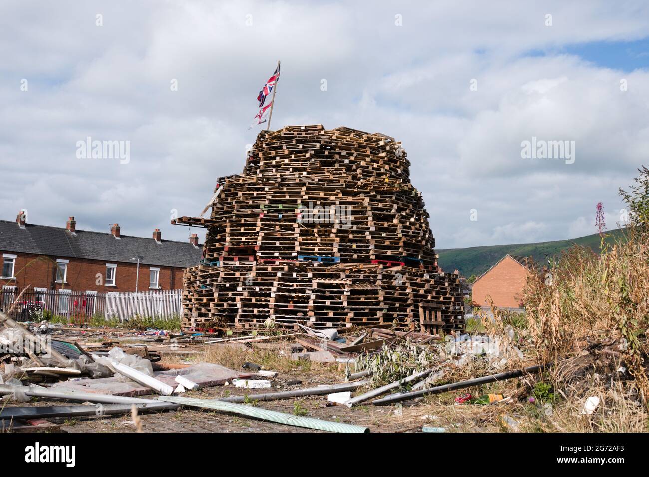 Lagerfeuer auf dem Lanark Way, Belfast, Nordirland. Bilddatum: 10. Juli 2021 Stockfoto