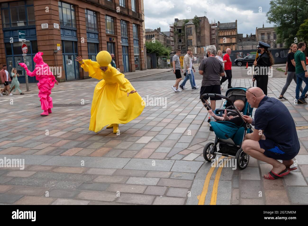 Glasgow, Schottland, Großbritannien. Juli 2021. Straßenkünstler während des Merchant City Festivals. Kredit: Skully/Alamy Live Nachrichten Stockfoto